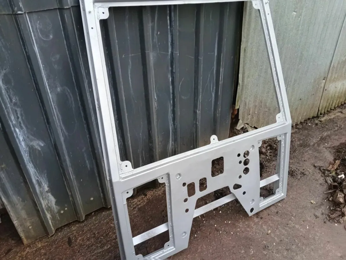 Massey ferguson 690 cab front - Image 2