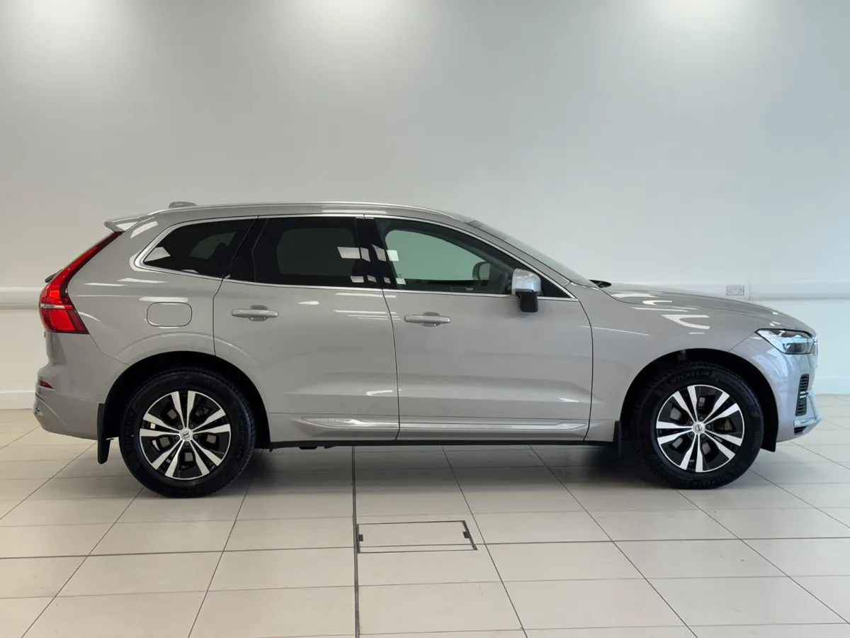 Volvo XC60 2023 - Image 3