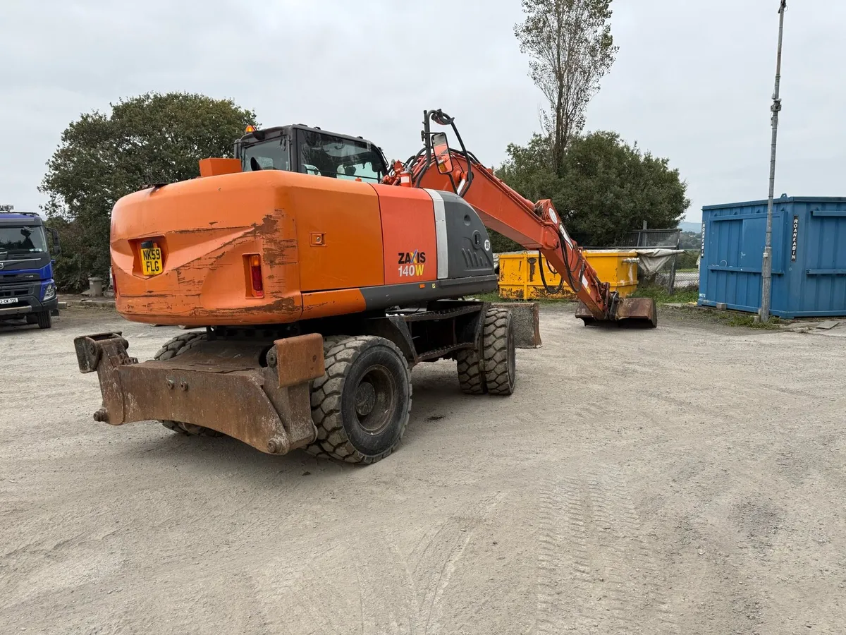 Hitachi 140 rubber duck - Image 4