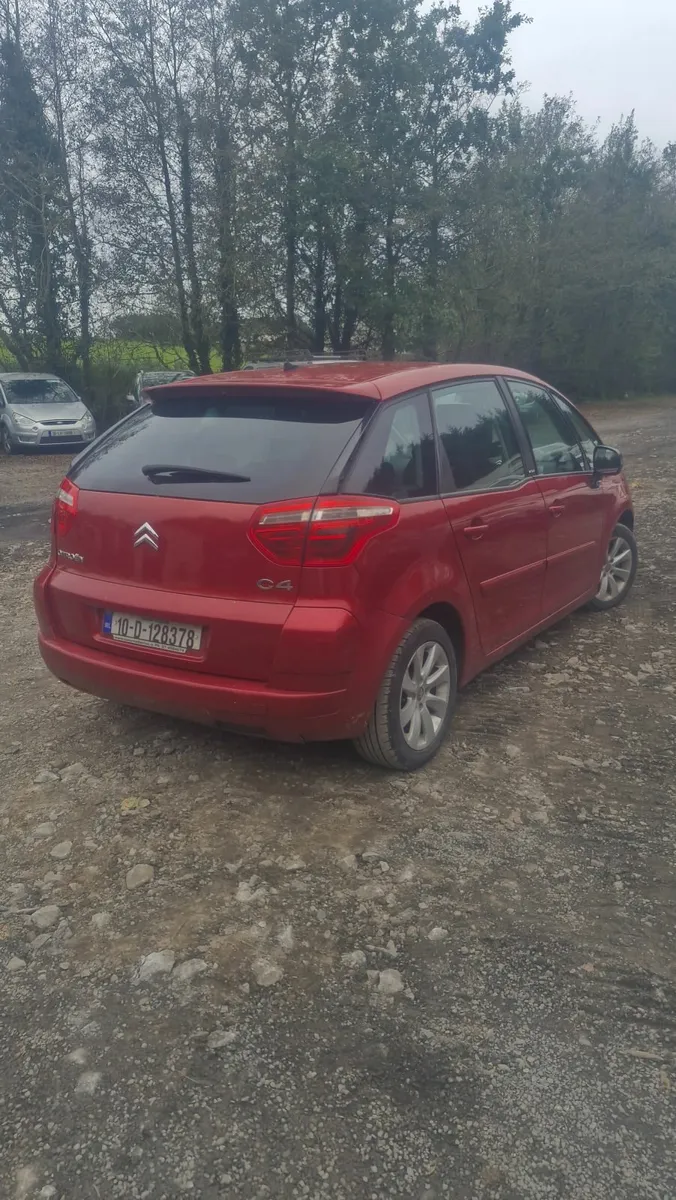 Citroen C4 Picasso 2010 automatic - Image 4