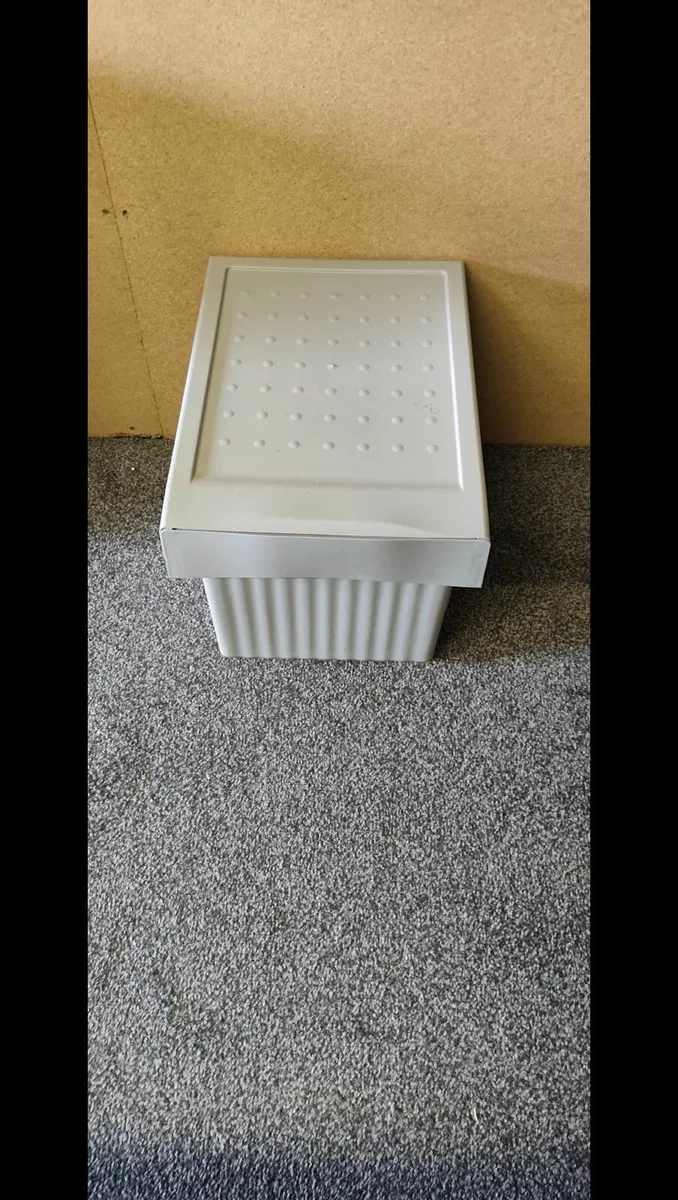 Kitchen bin - Image 1