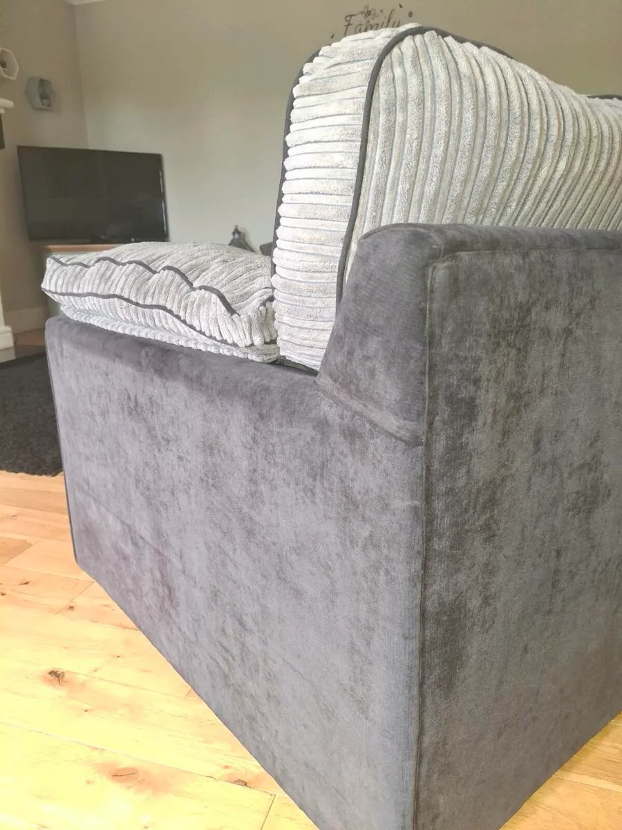 3 seat plus 1 seat - Image 2