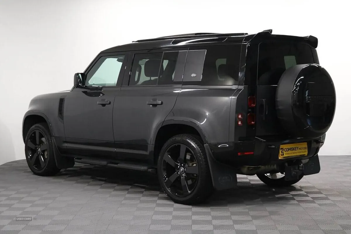 Land Rover Defender 110 D300 Mhev X-dynamic HSE - Image 4
