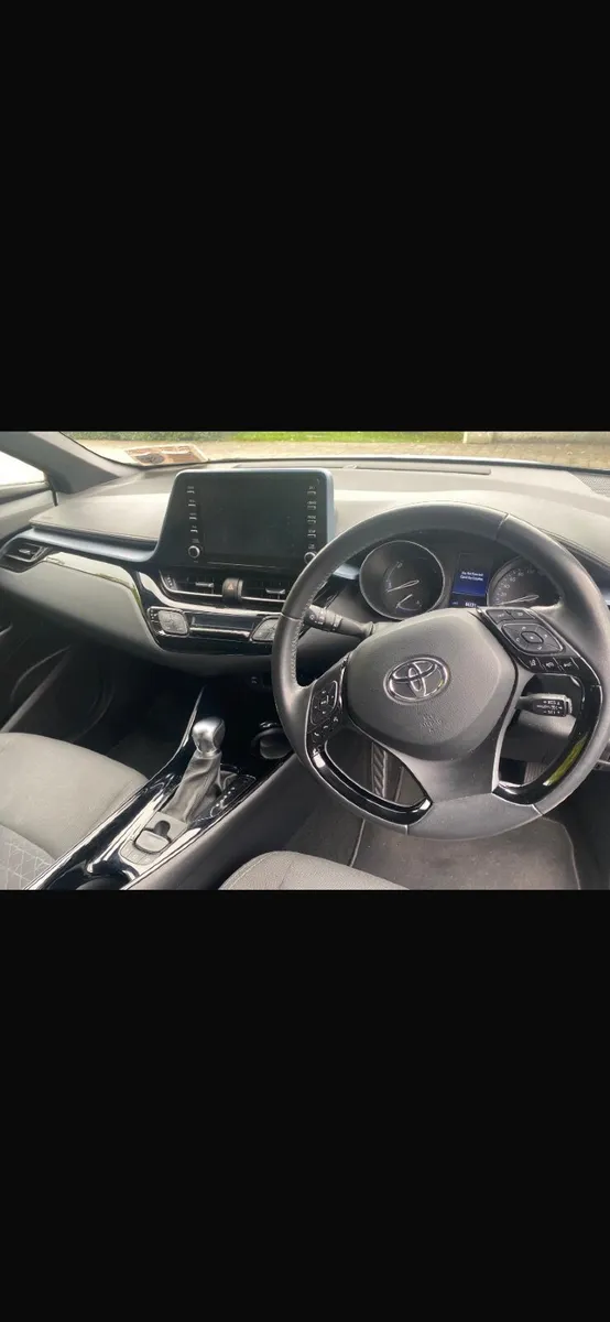 Toyota C-HR 2021 - Image 2