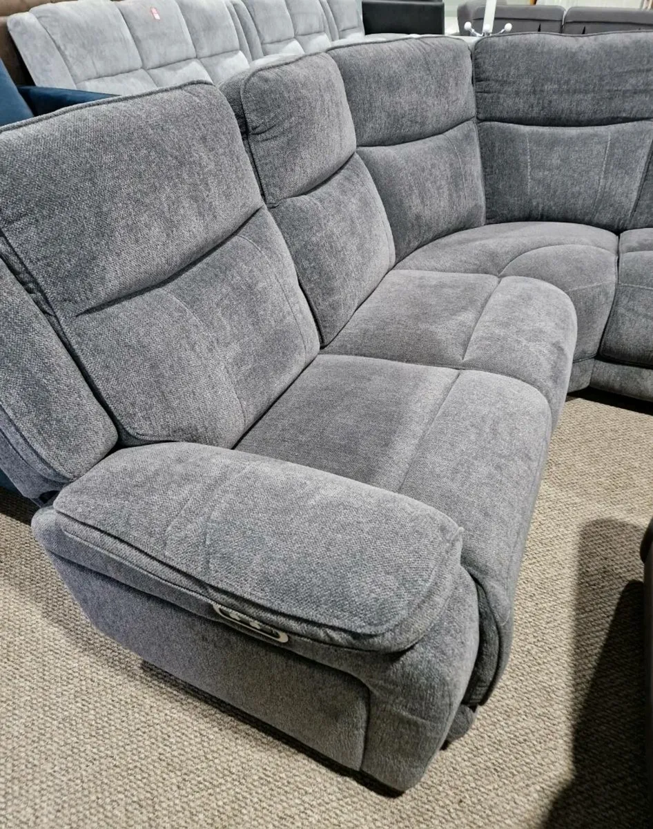 New Herbert electric sofa RRP €2187 - Image 3
