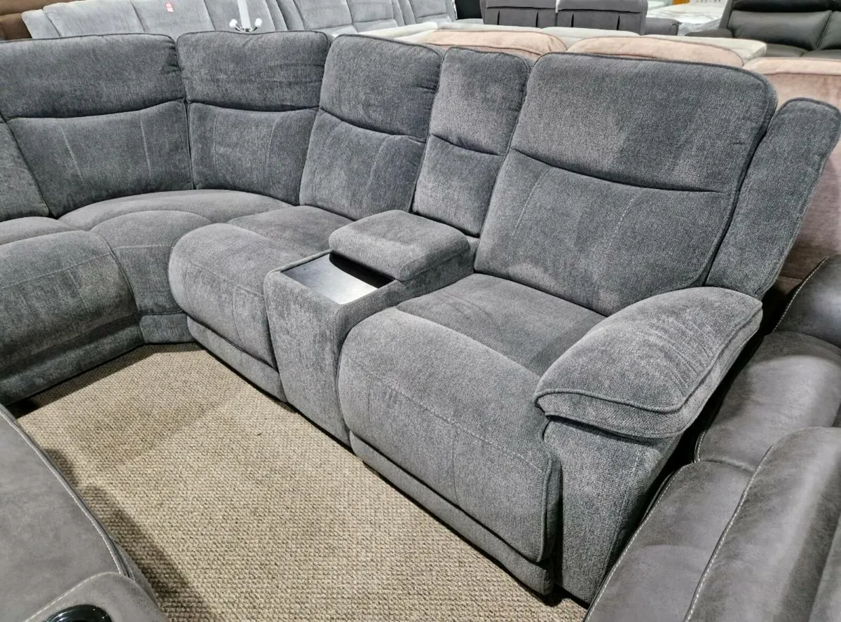New Herbert electric sofa RRP €2187 - Image 4