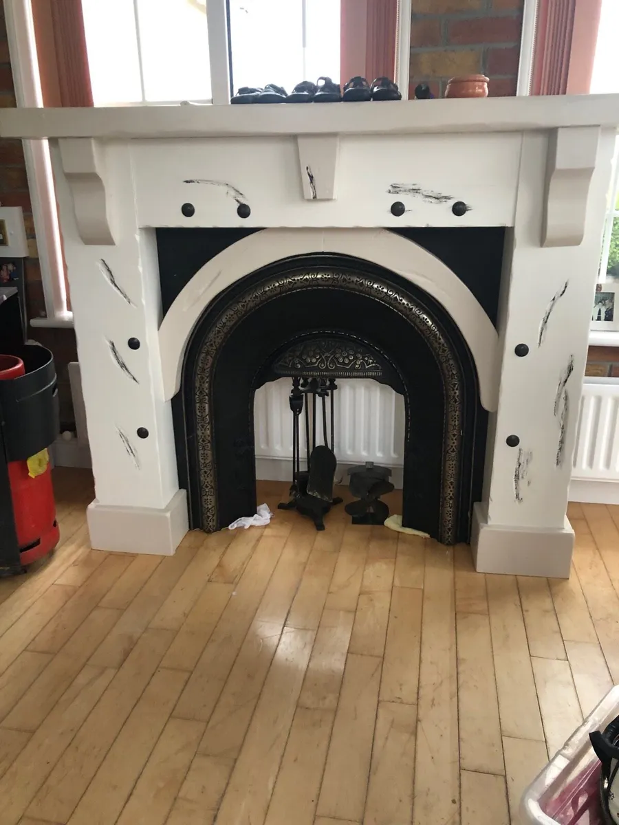 Oil stove and fireplace - Image 1