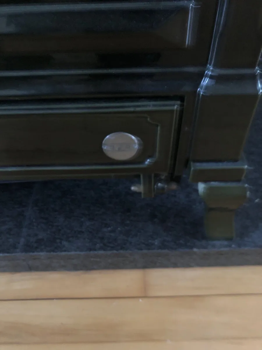 Oil stove and fireplace - Image 4