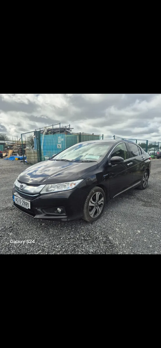 2014 honda grace hybrid automatic - Image 4