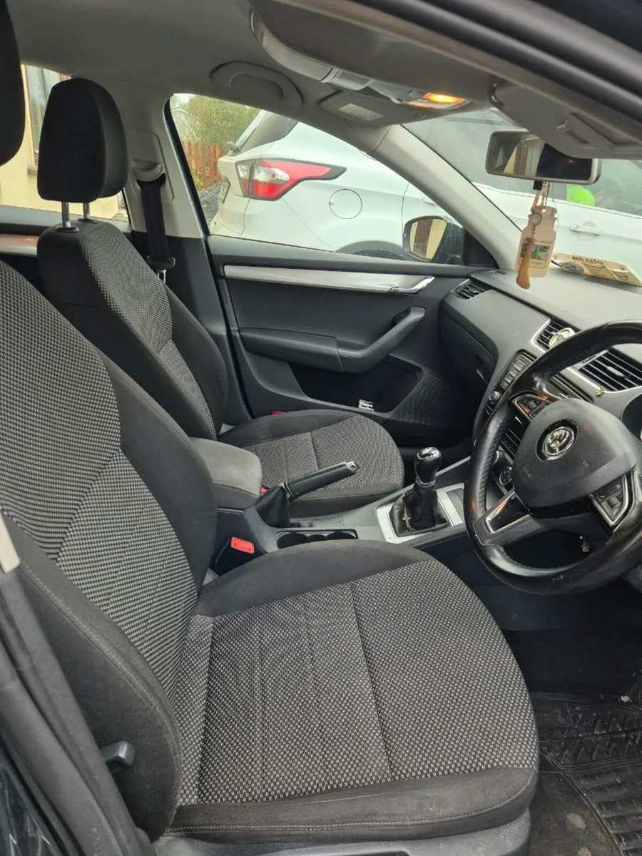 SKODA OCTAVIA - Image 2