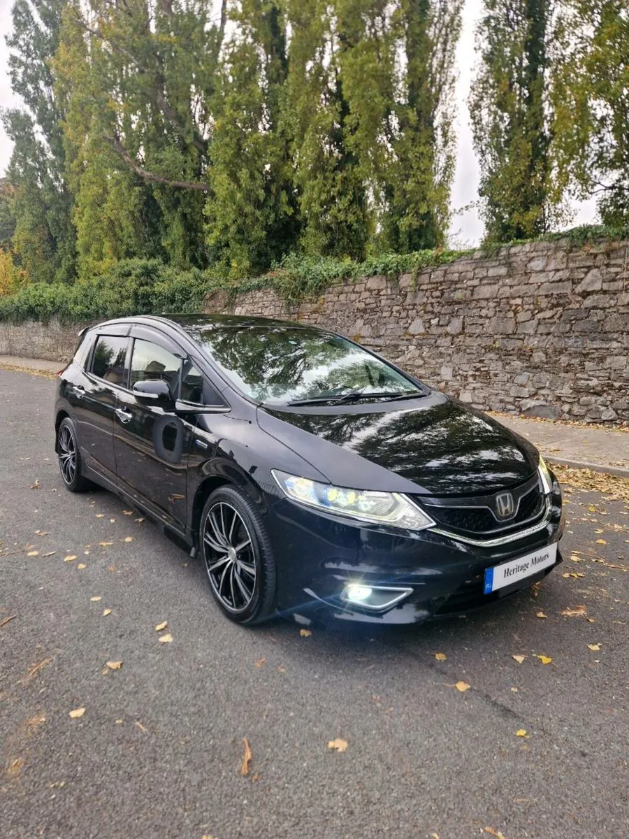 15 HONDA JADE 1.5 HYBRID 6 SEATER AUTOMATIC - Image 1