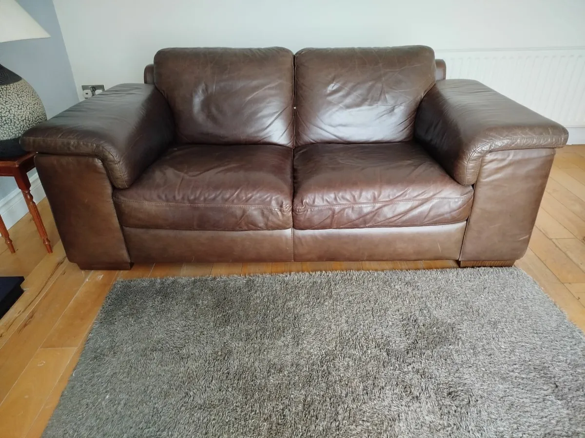2 x brown leather settee - Image 2