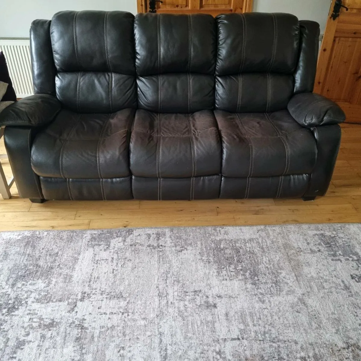3 seater couch - Image 1