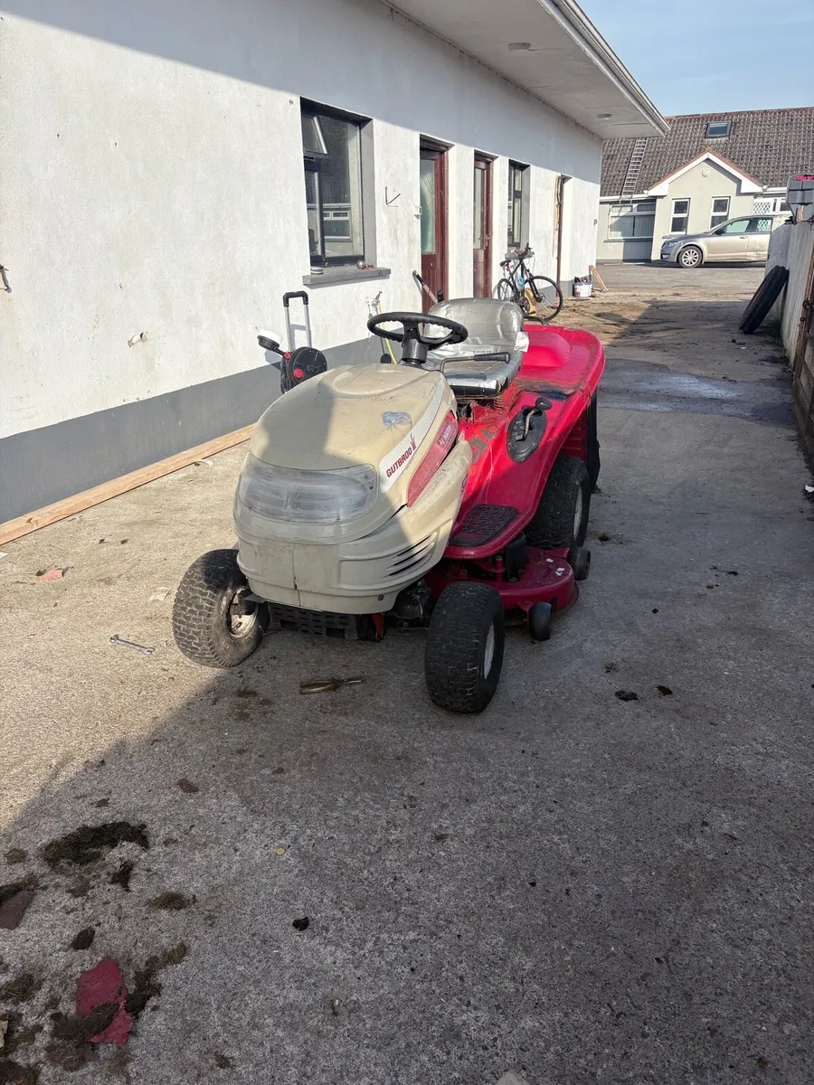Ride on lawnmower - Image 1