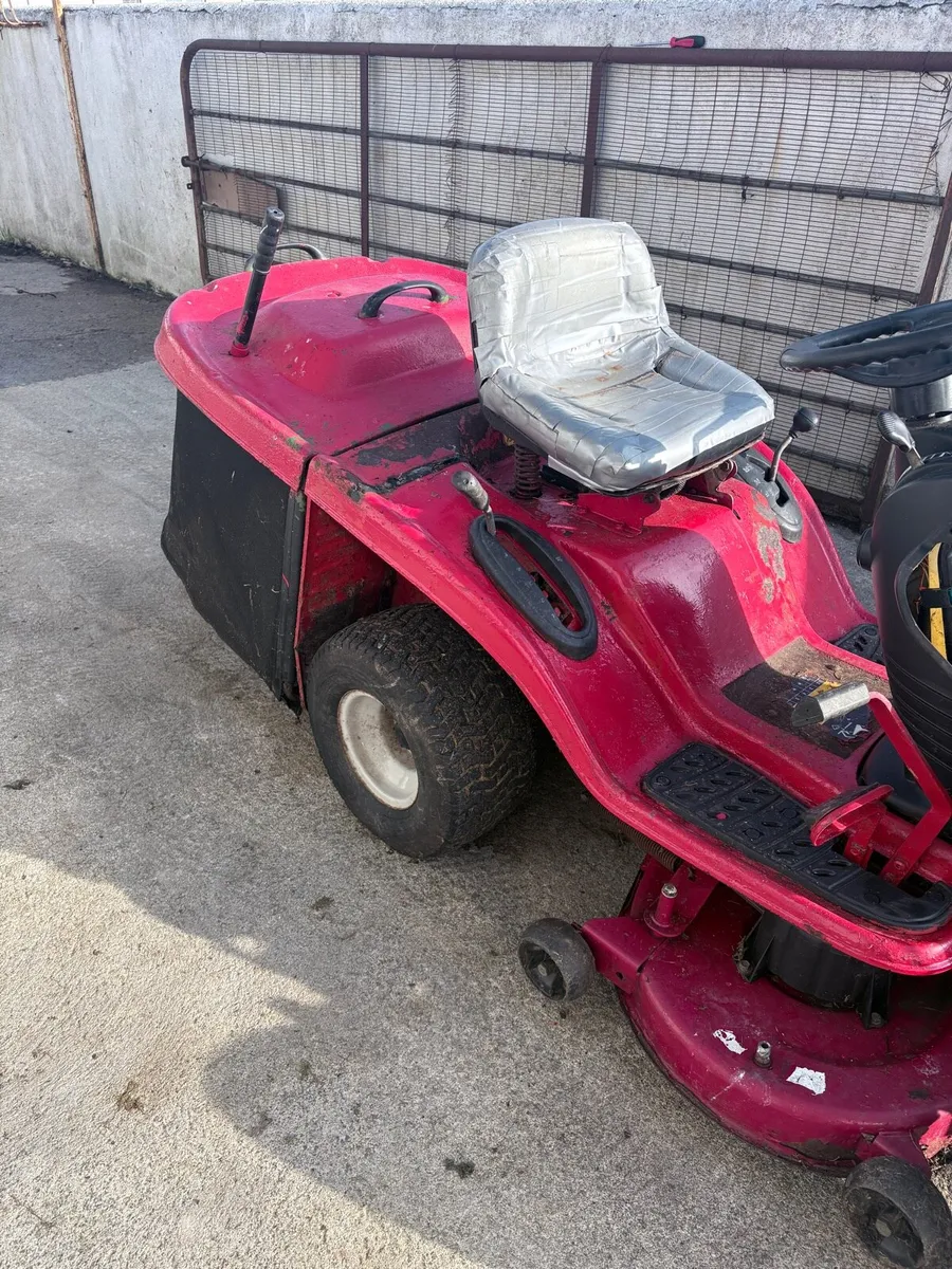 Ride on lawnmower - Image 2