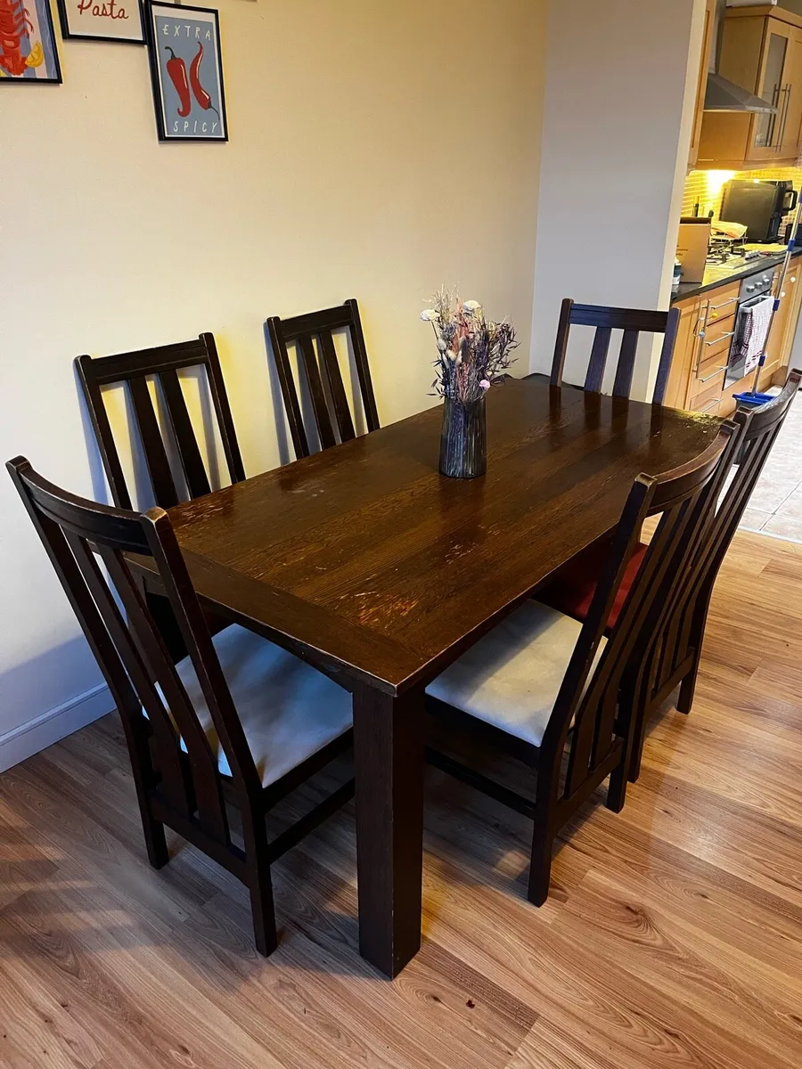 Kitchen table and chairs - Image 1