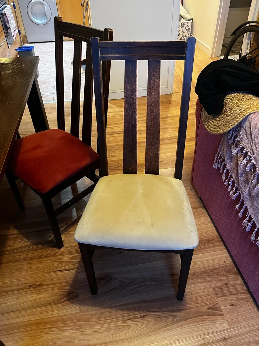 Kitchen table and chairs - Image 4