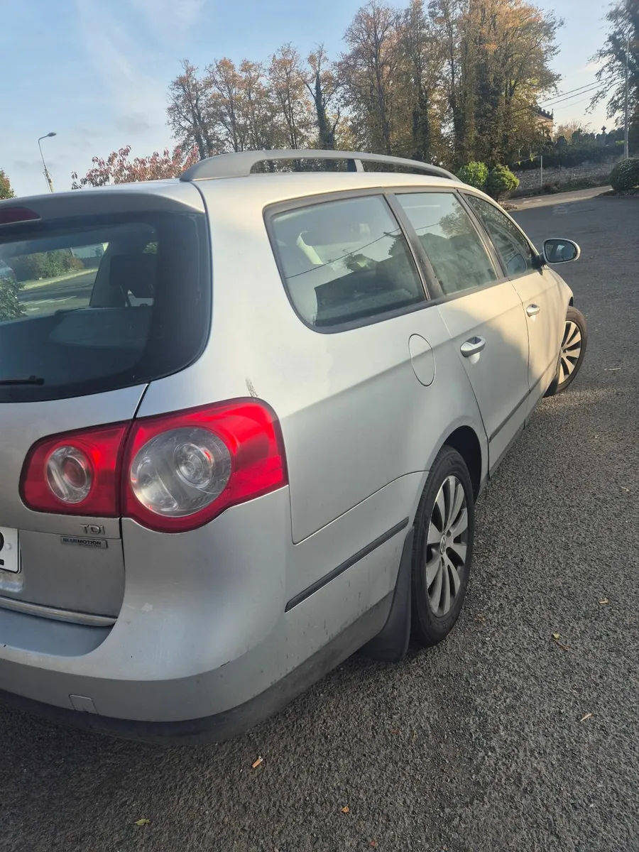 Volkswagen Passat 2010 - Image 3