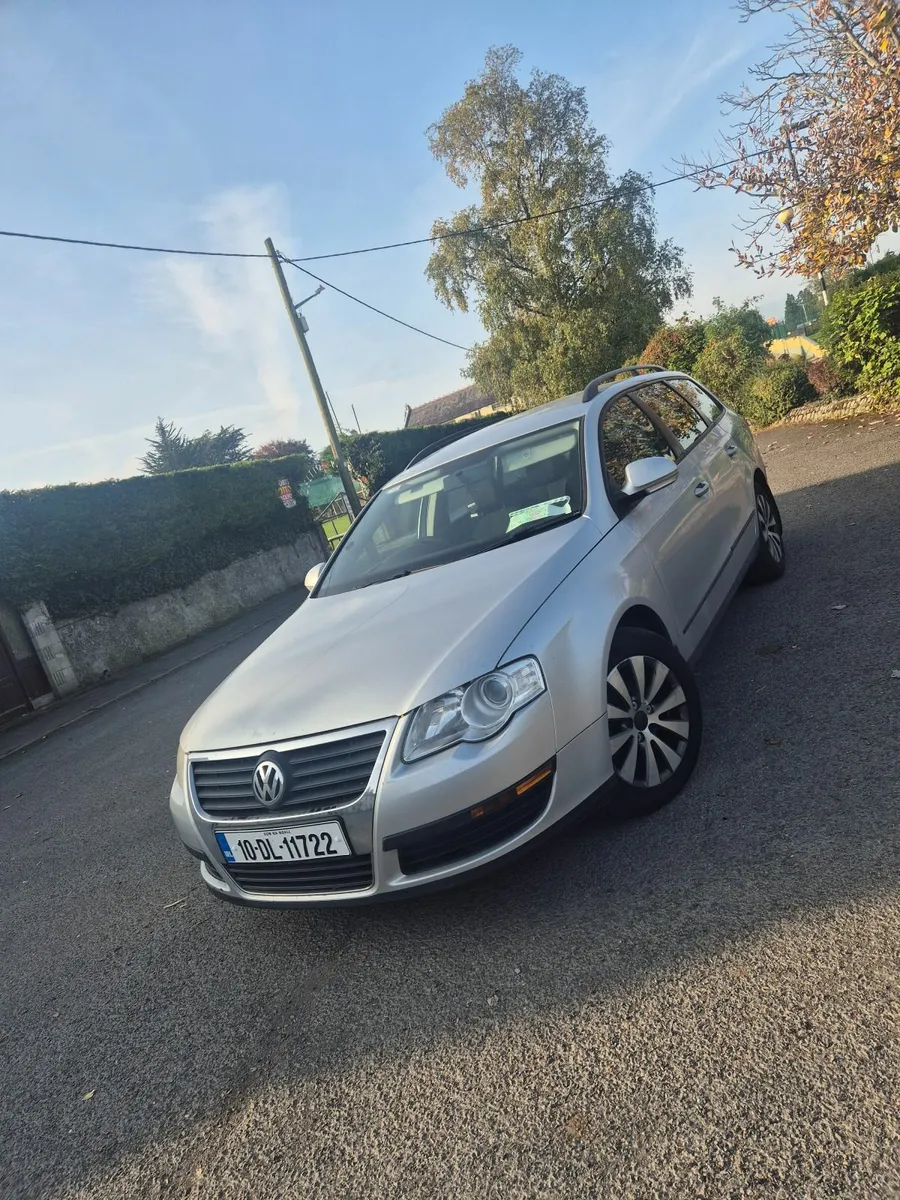 Volkswagen Passat 2010 - Image 1