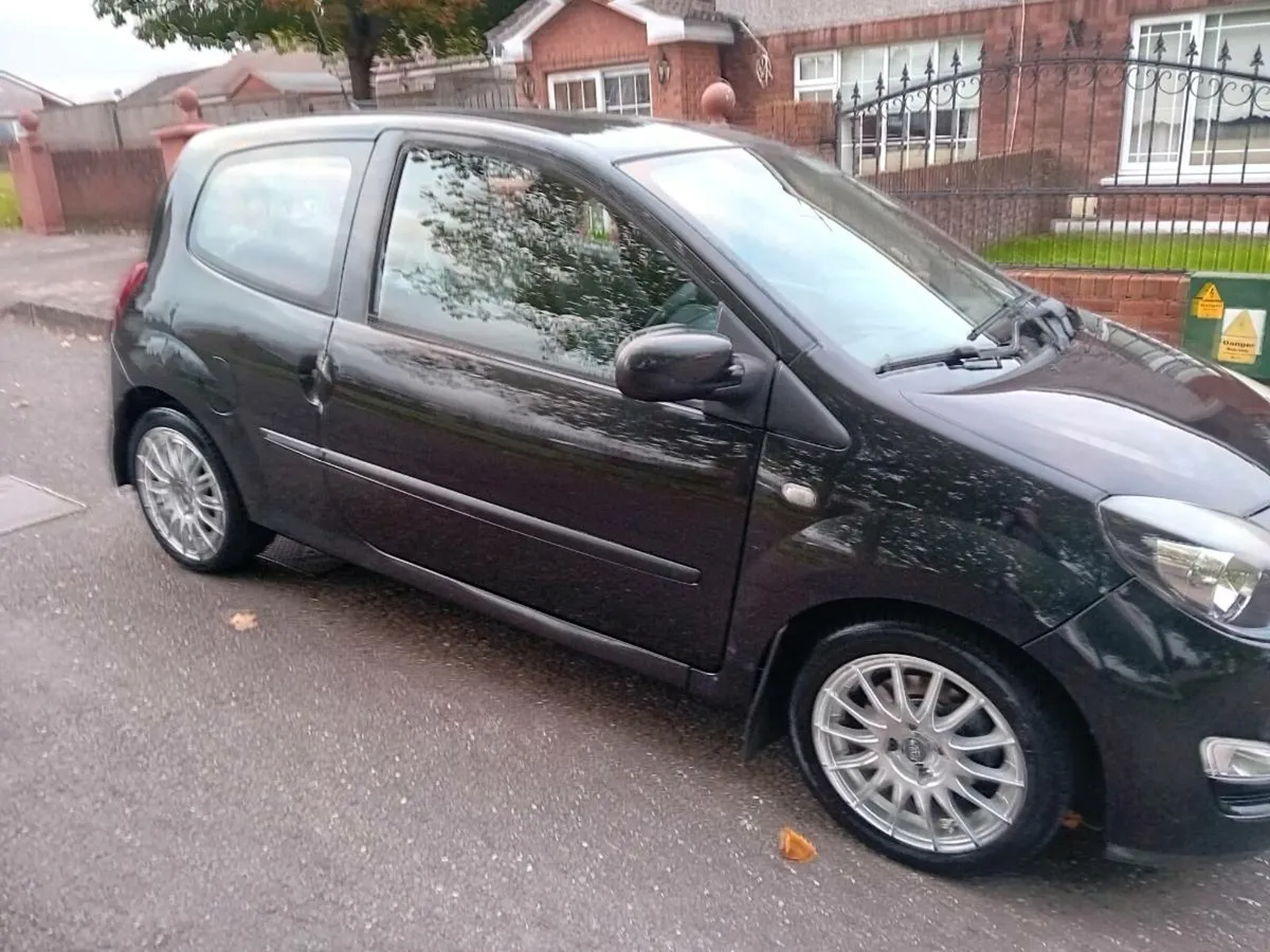 2012 renault twingo small mileage nct and taxes - Image 4
