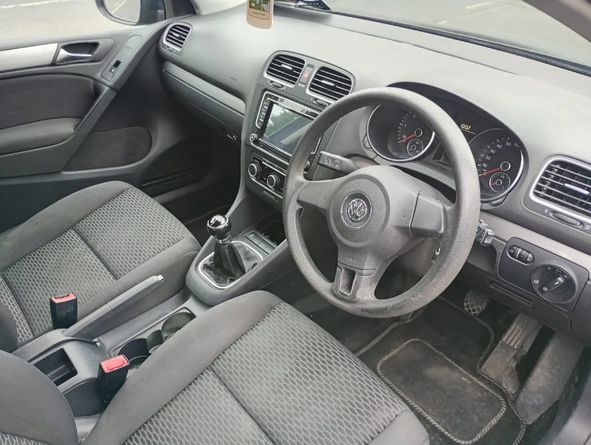 Volkswagen Golf 2011 - Image 2