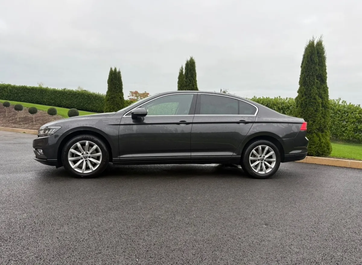 Volkswagen Passat 2021 - Image 4