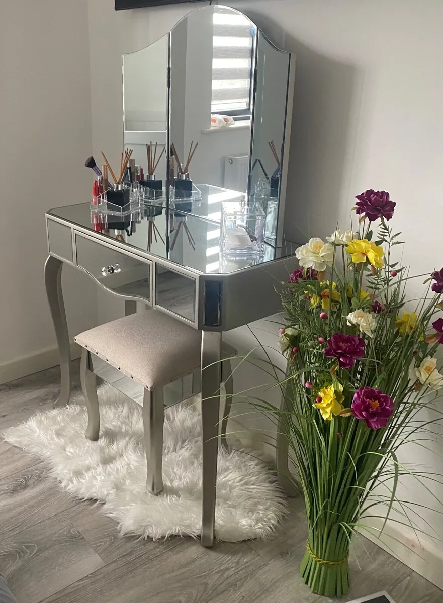 Make up table