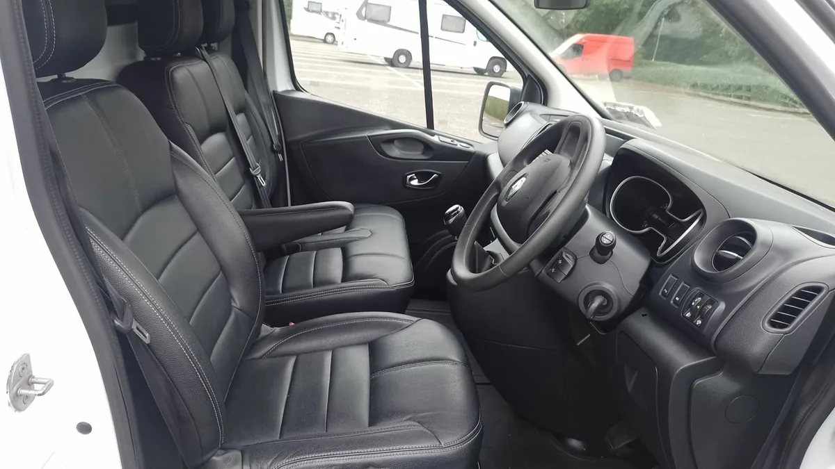 Renault Trafic 2019 2.0 ONLY 63 800 KM - Image 4