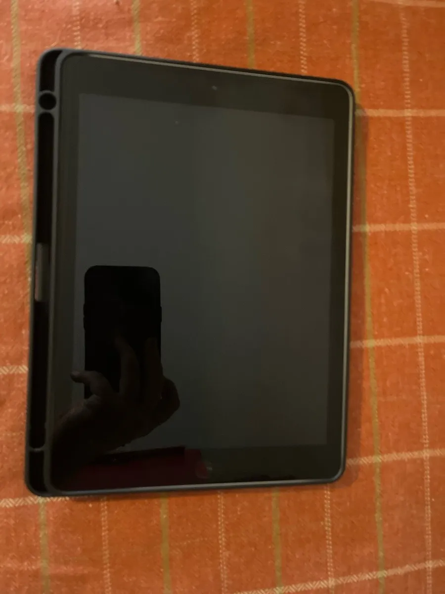 iPad 6th generation With Case And Apple Pencil - Image 1
