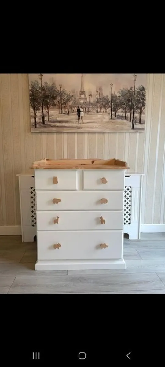 Baby changing table - Image 1