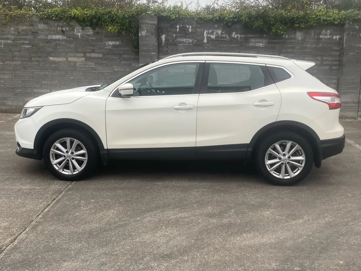 2016 Qashqai, 1 Previous Owner, NCT 10/27 - Image 2