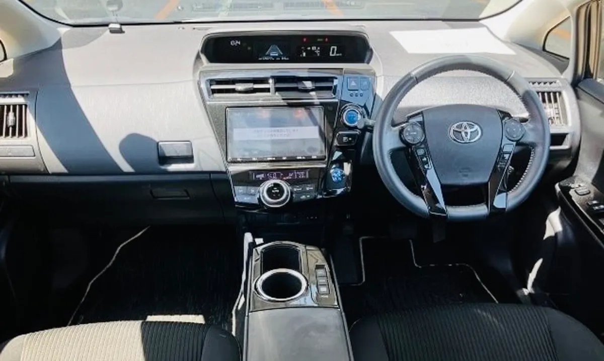 Prius Alpha -201D-7 Seats - Image 3