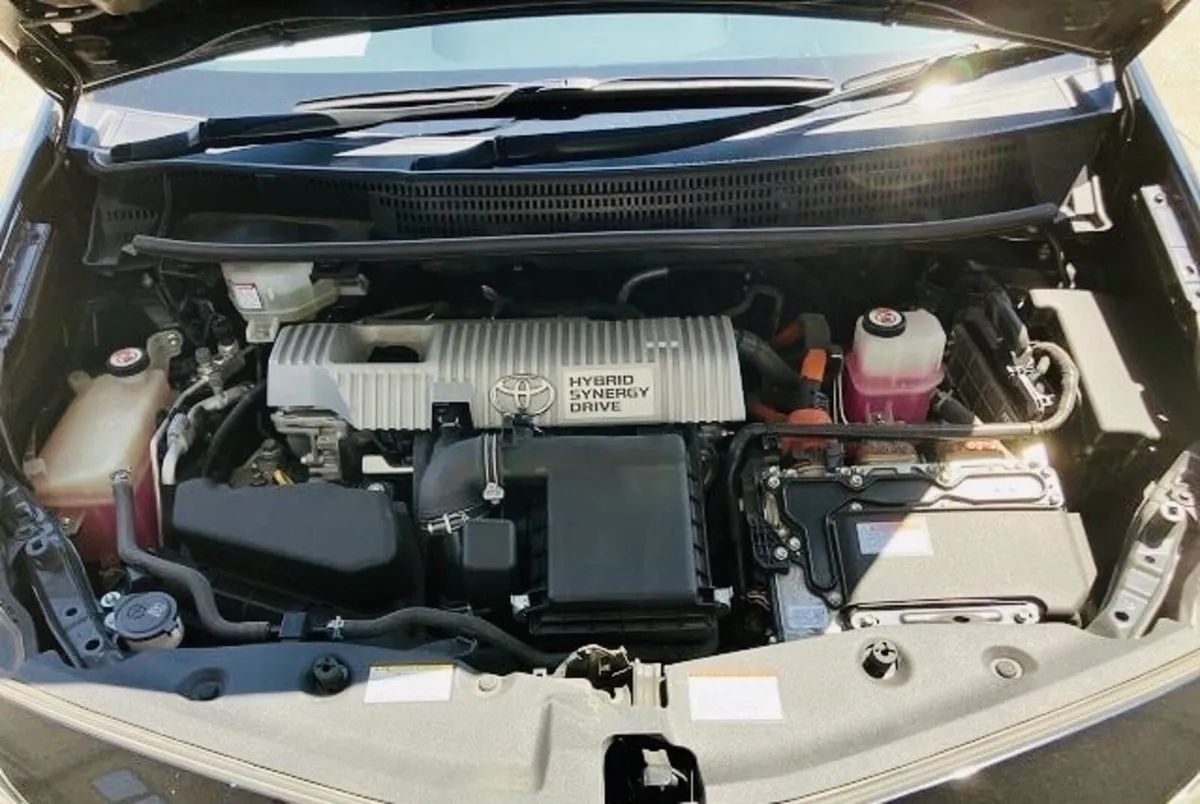 Prius Alpha -201D- ( 23,950 ) - Image 2