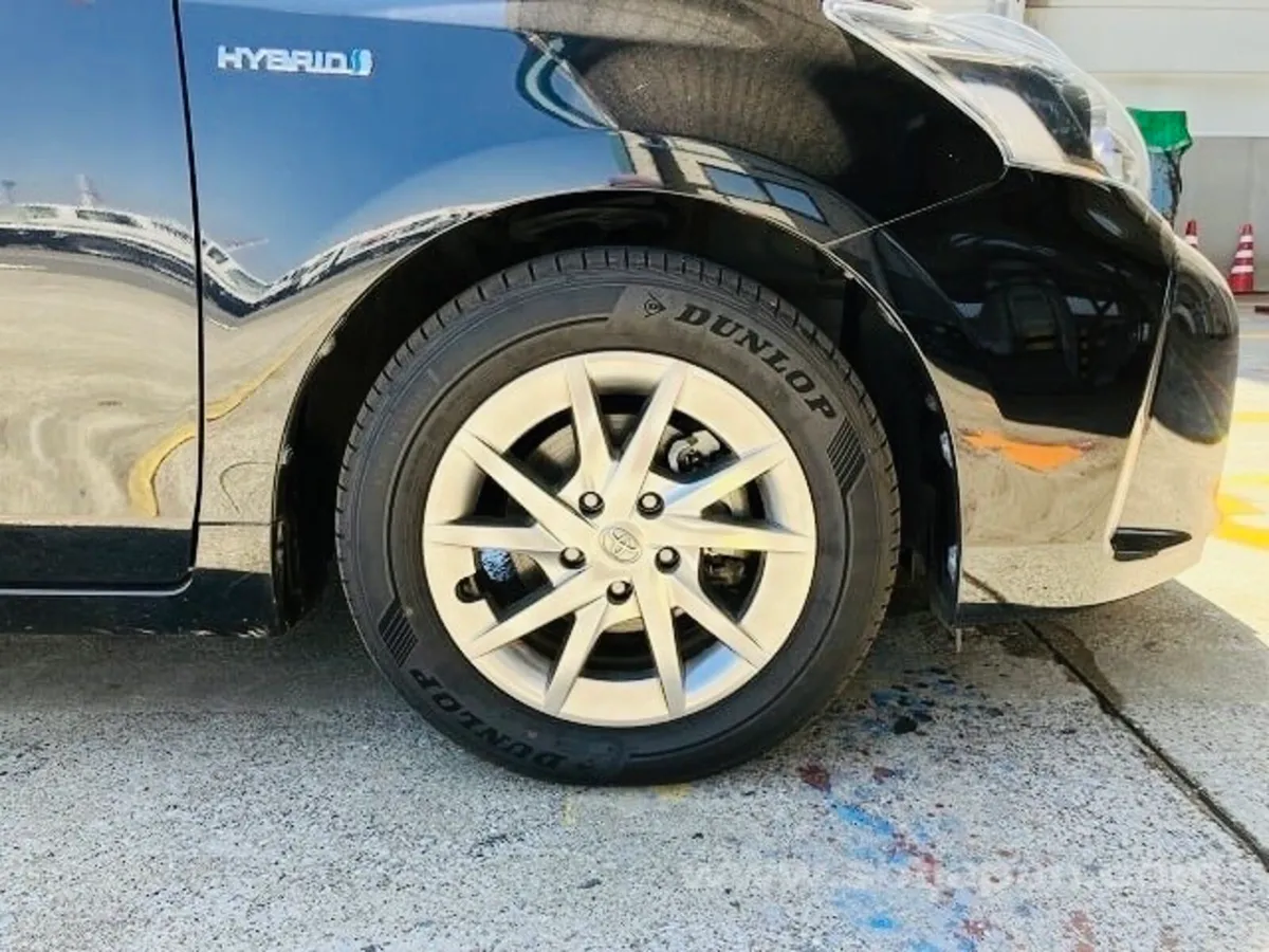 Prius Alpha -201D- ( 23,950 ) - Image 3