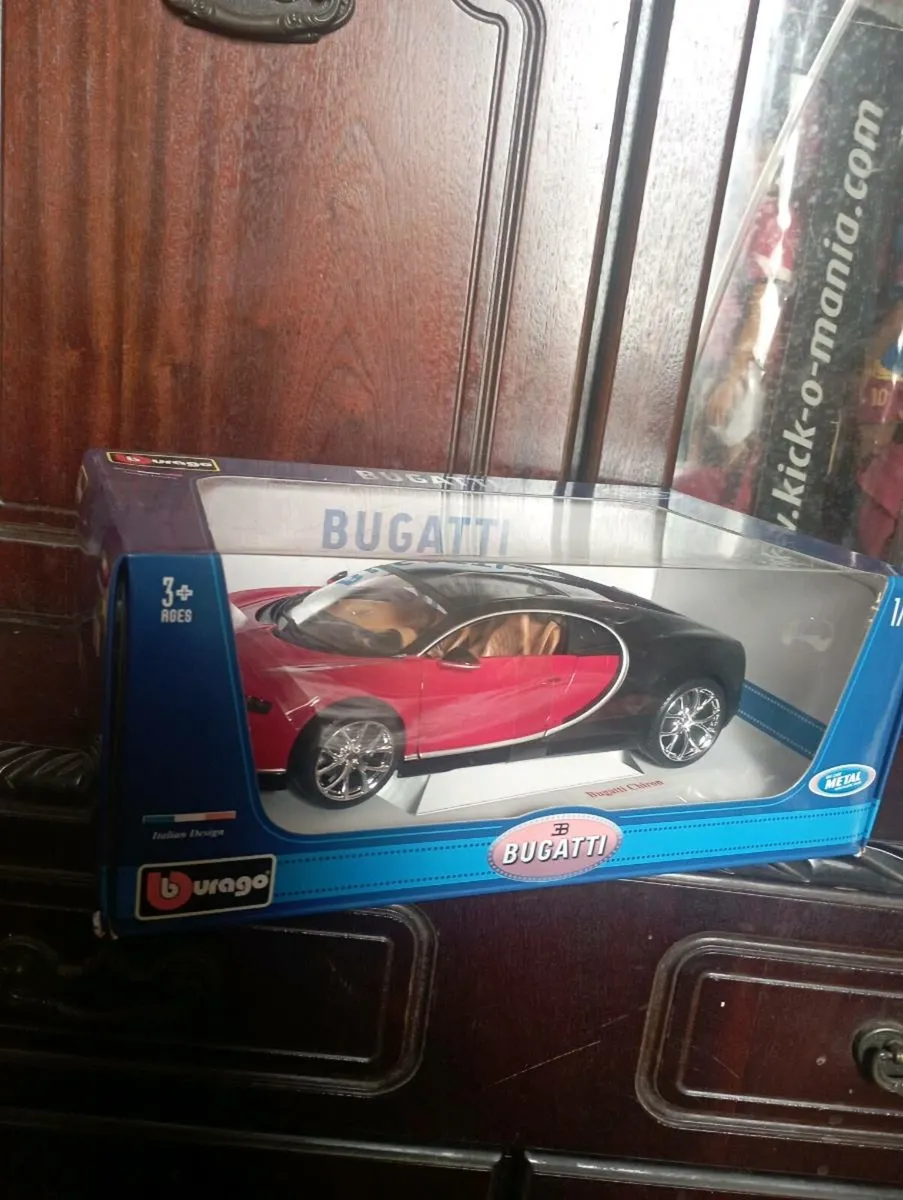 BbURAGO DUGATTI  DIE -MODLES SPORTS CARS €75 EACH - Image 2