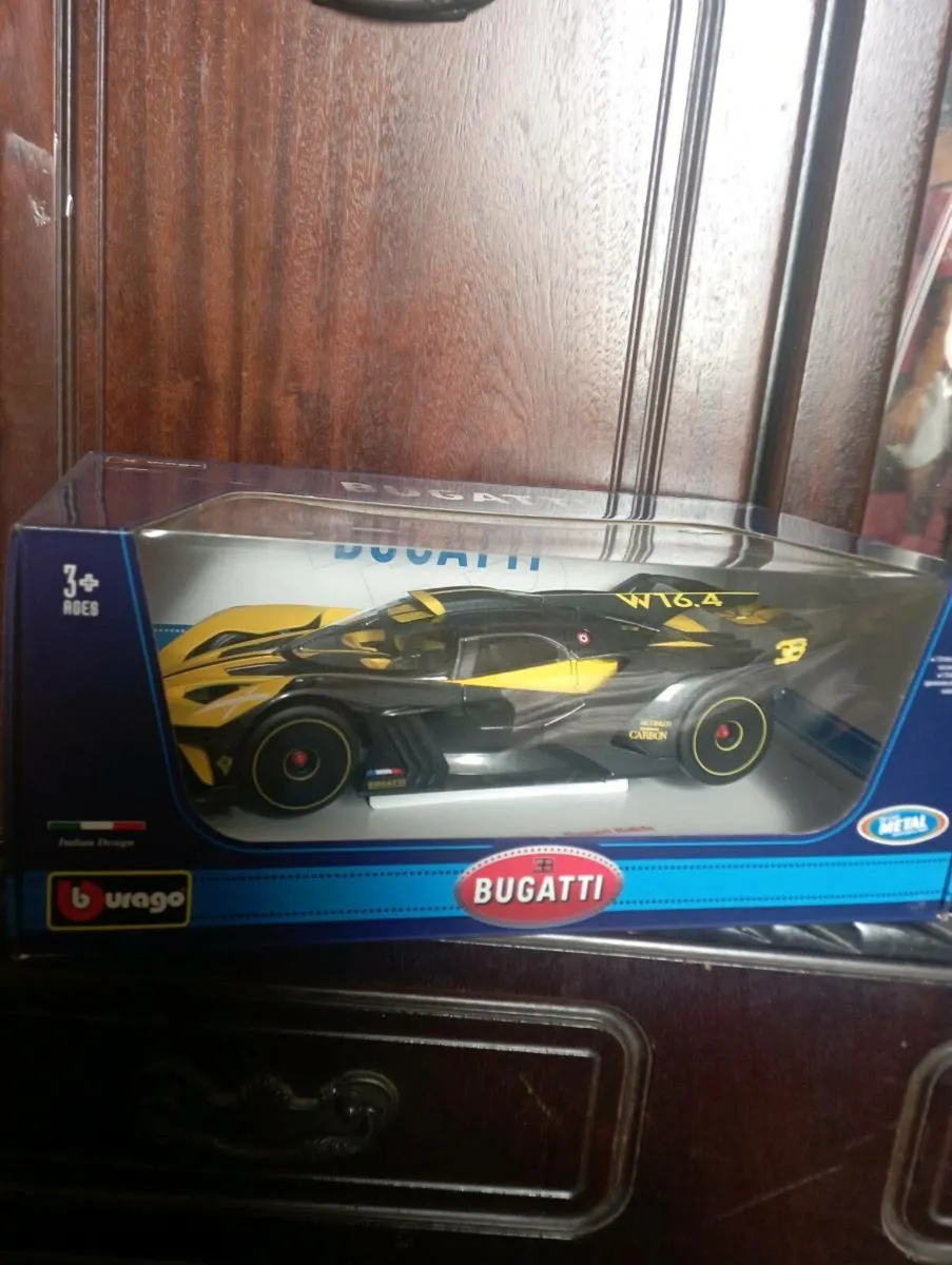 BbURAGO DUGATTI  DIE -MODLES SPORTS CARS €75 EACH - Image 3