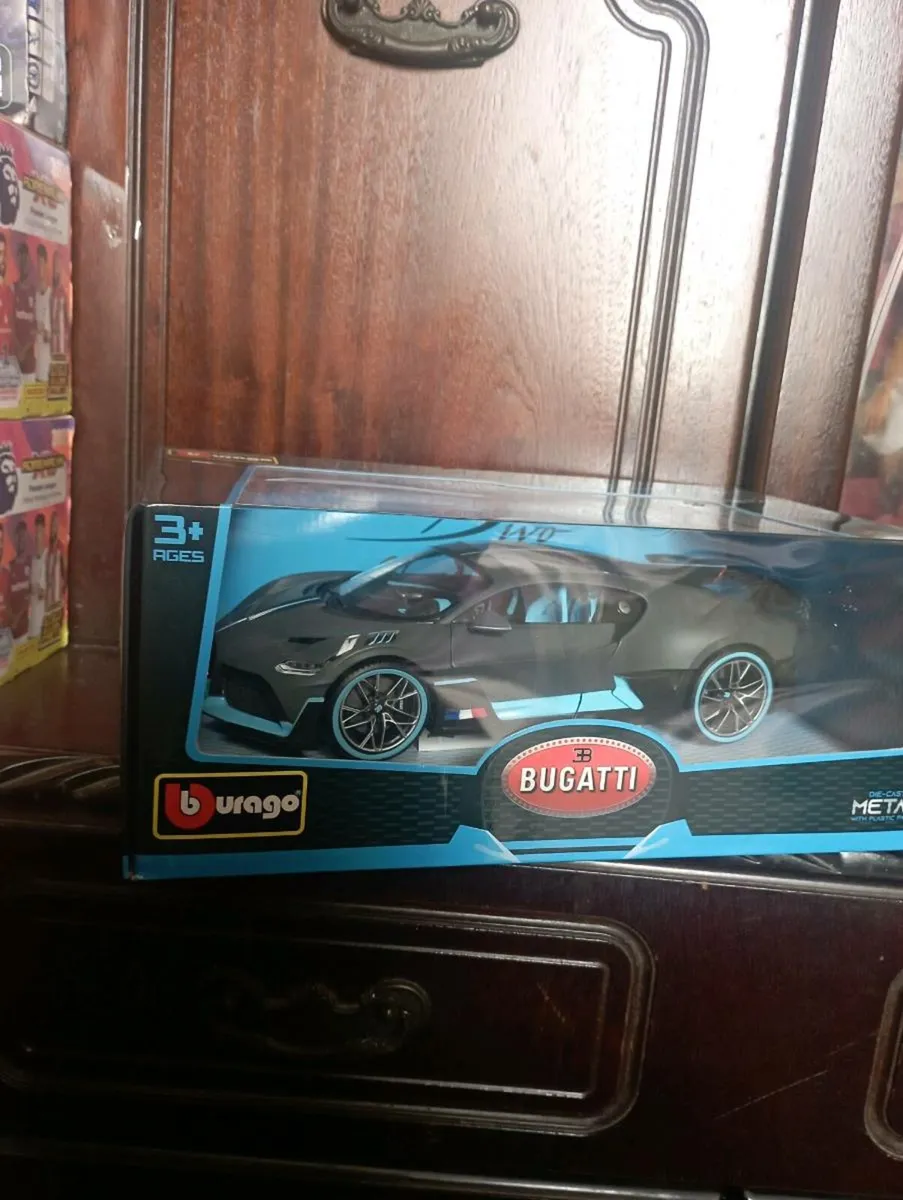 BbURAGO DUGATTI  DIE -MODLES SPORTS CARS €75 EACH - Image 4