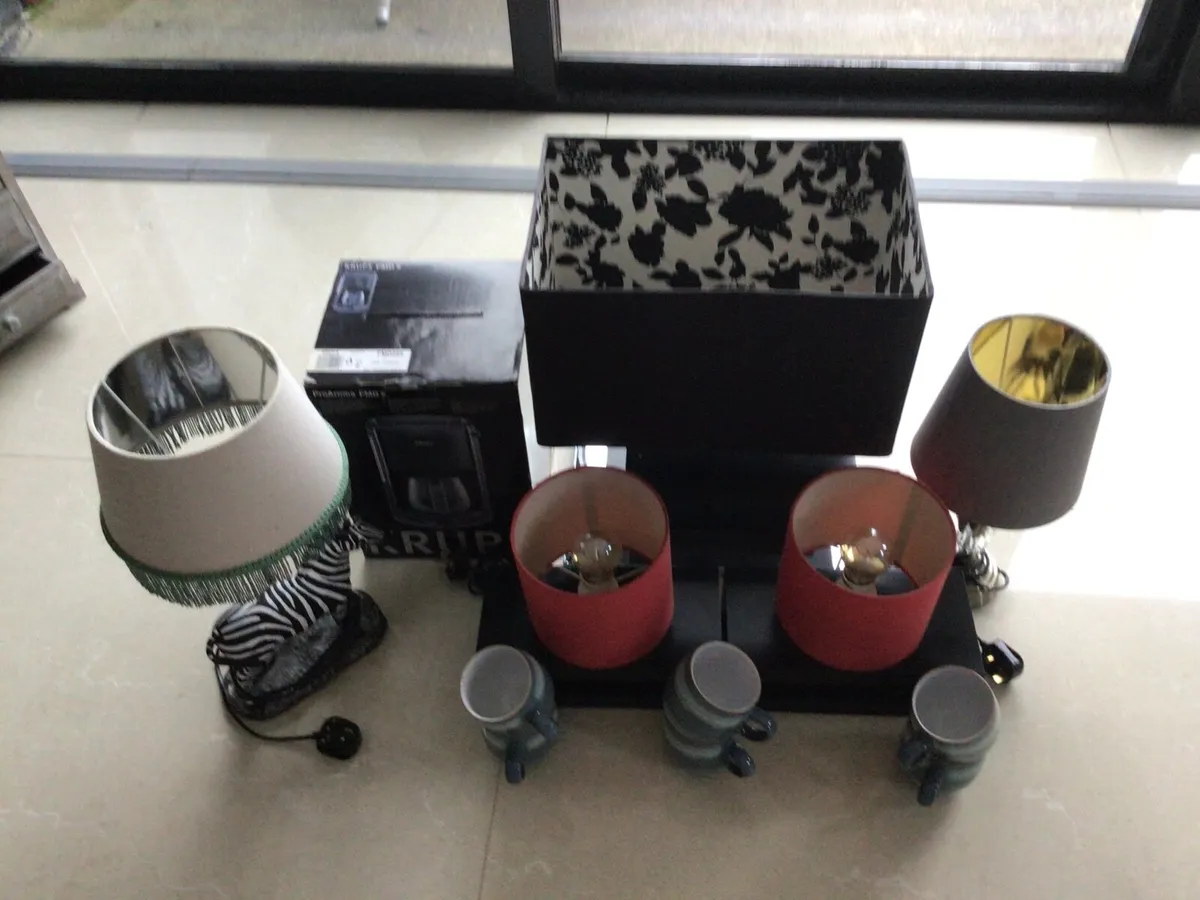 5 Lamps, coffee maker (never used ) 6 Denny Mugs - Image 1