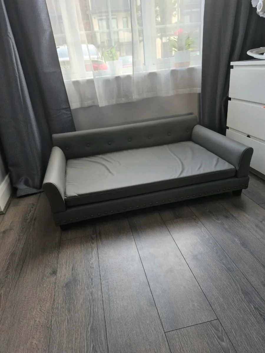 Dog sofa - Image 1