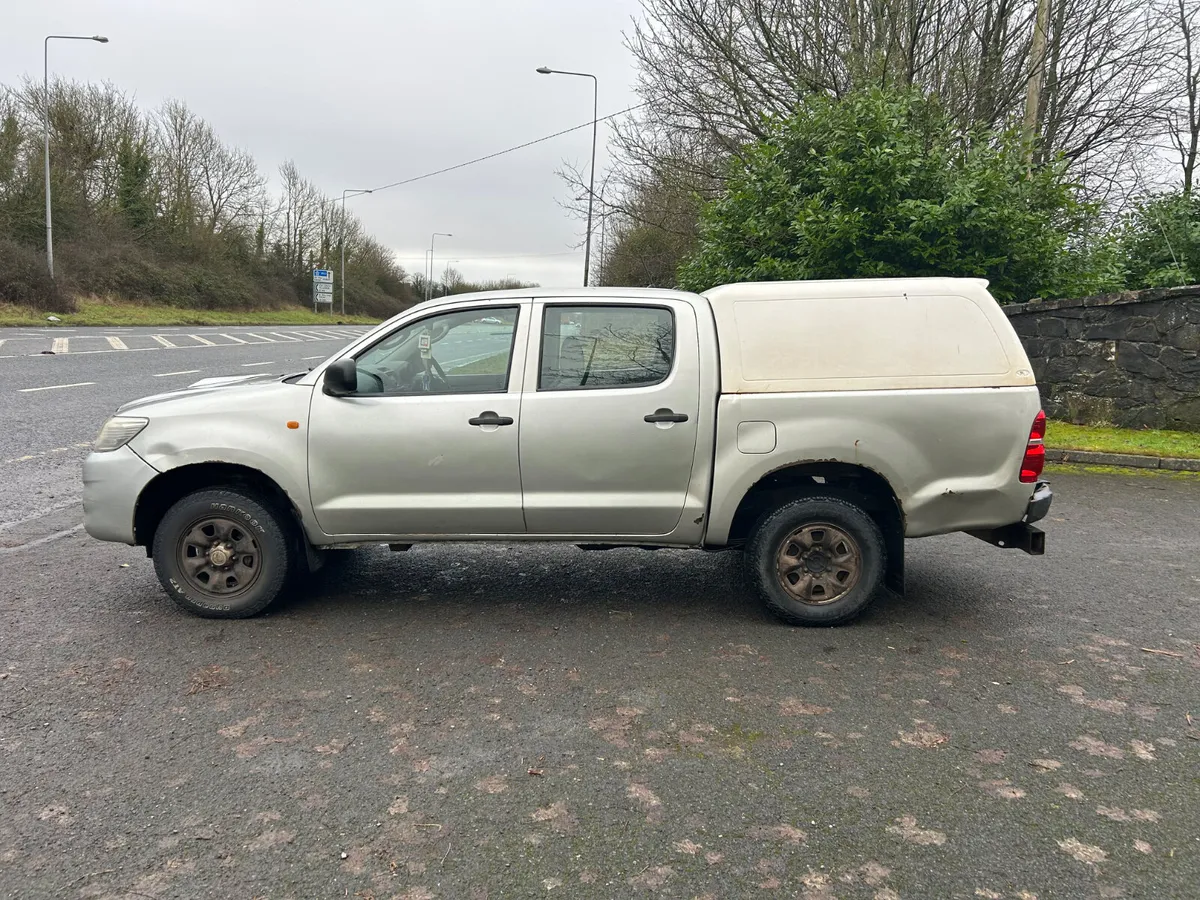 Toyota Hilux 2012 2.5D4d manual Fully serviced - Image 4