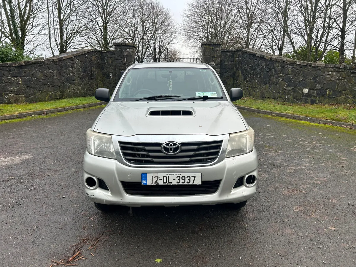Toyota Hilux 2012 2.5D4d manual Fully serviced - Image 2