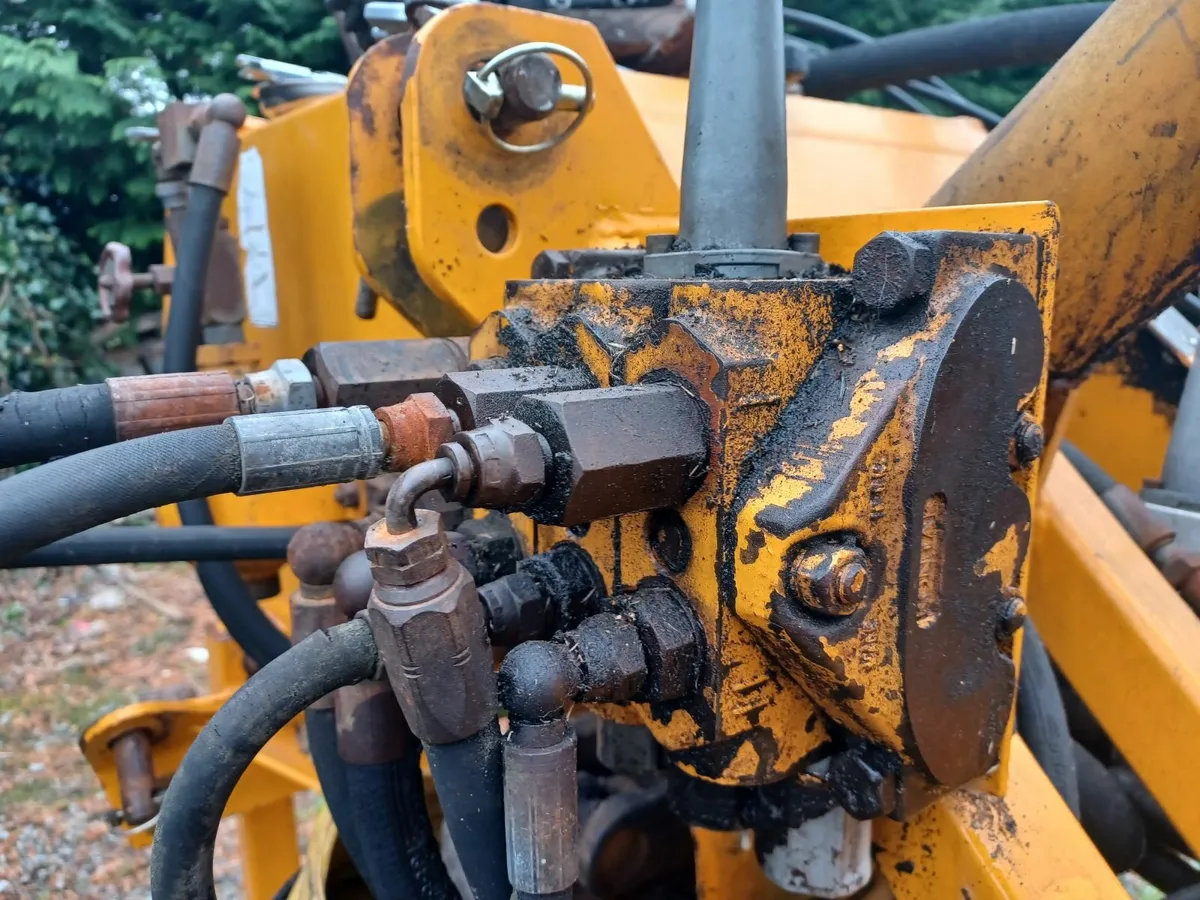 Bomford 468 hedgecutter valve block wanted - Image 2