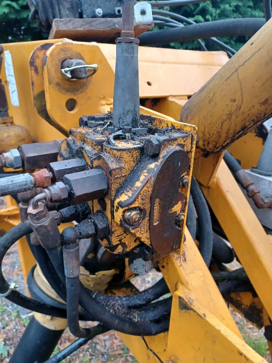 Bomford 468 hedgecutter valve block wanted - Image 3