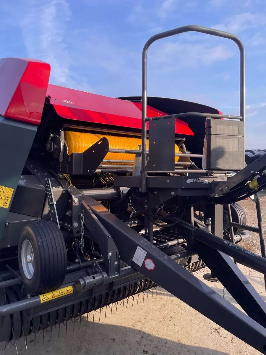 Demo Massey/welger baler - Image 3