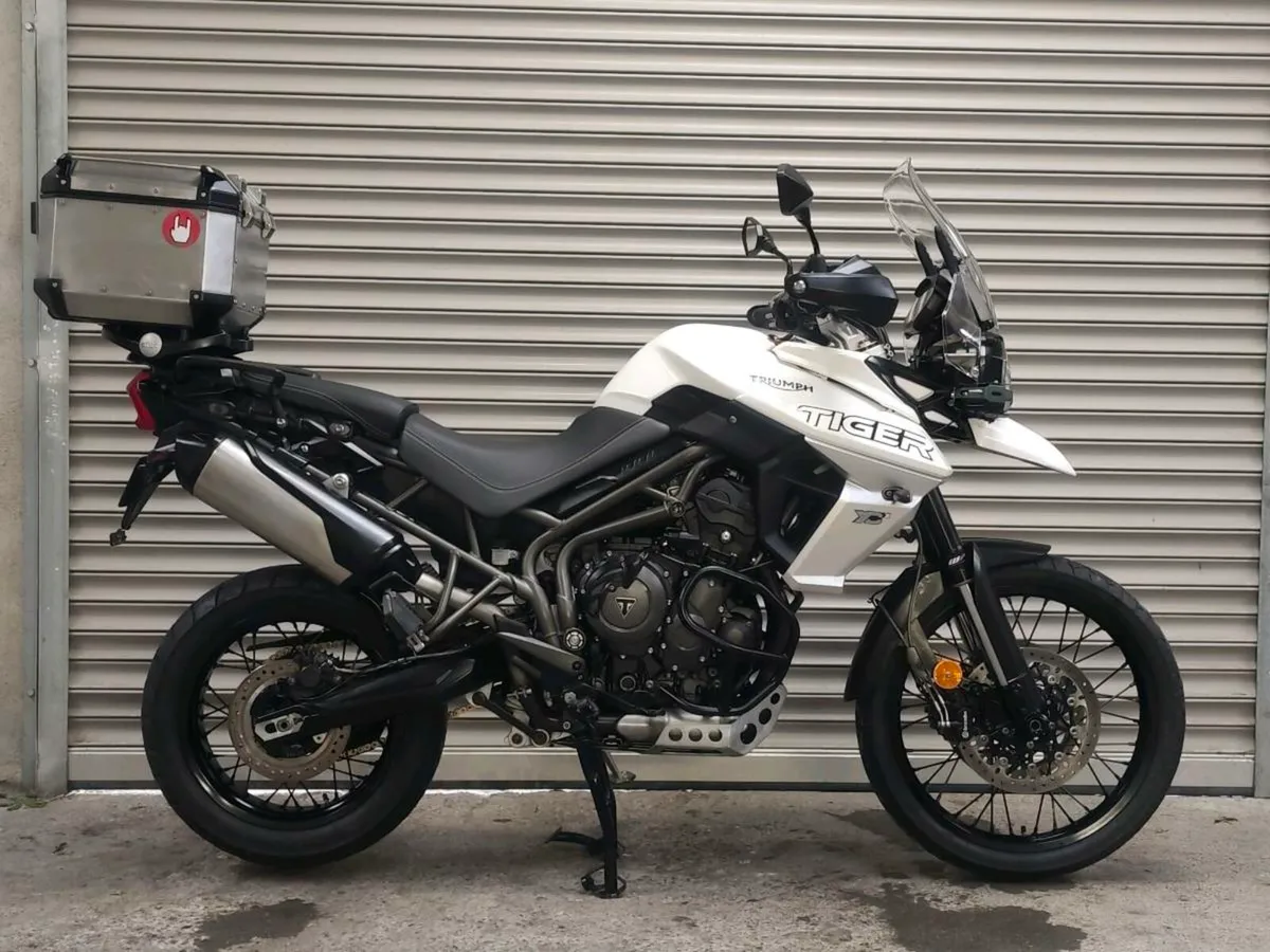 Triumph Tiger 800 XCX Mint Low Mileage - Image 2