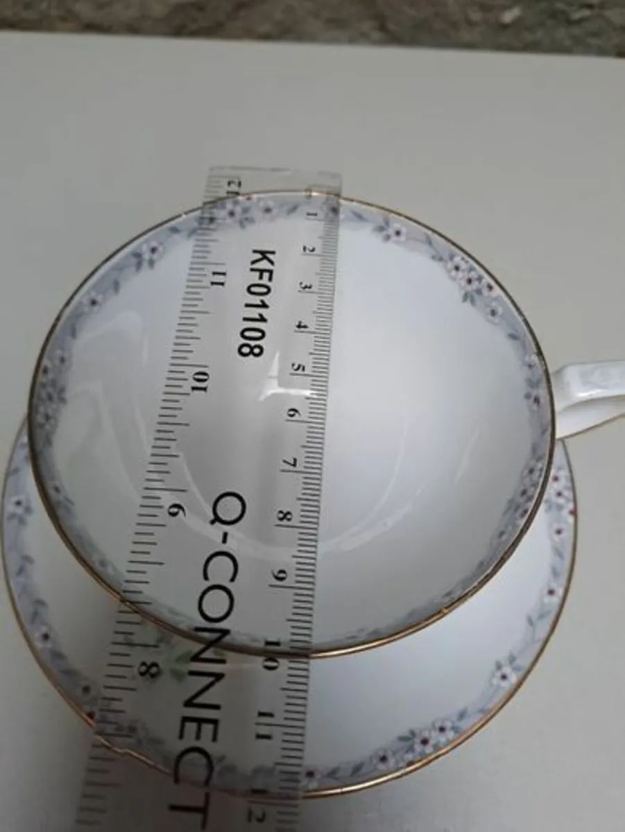 Royal York teacup and saucer - Image 3