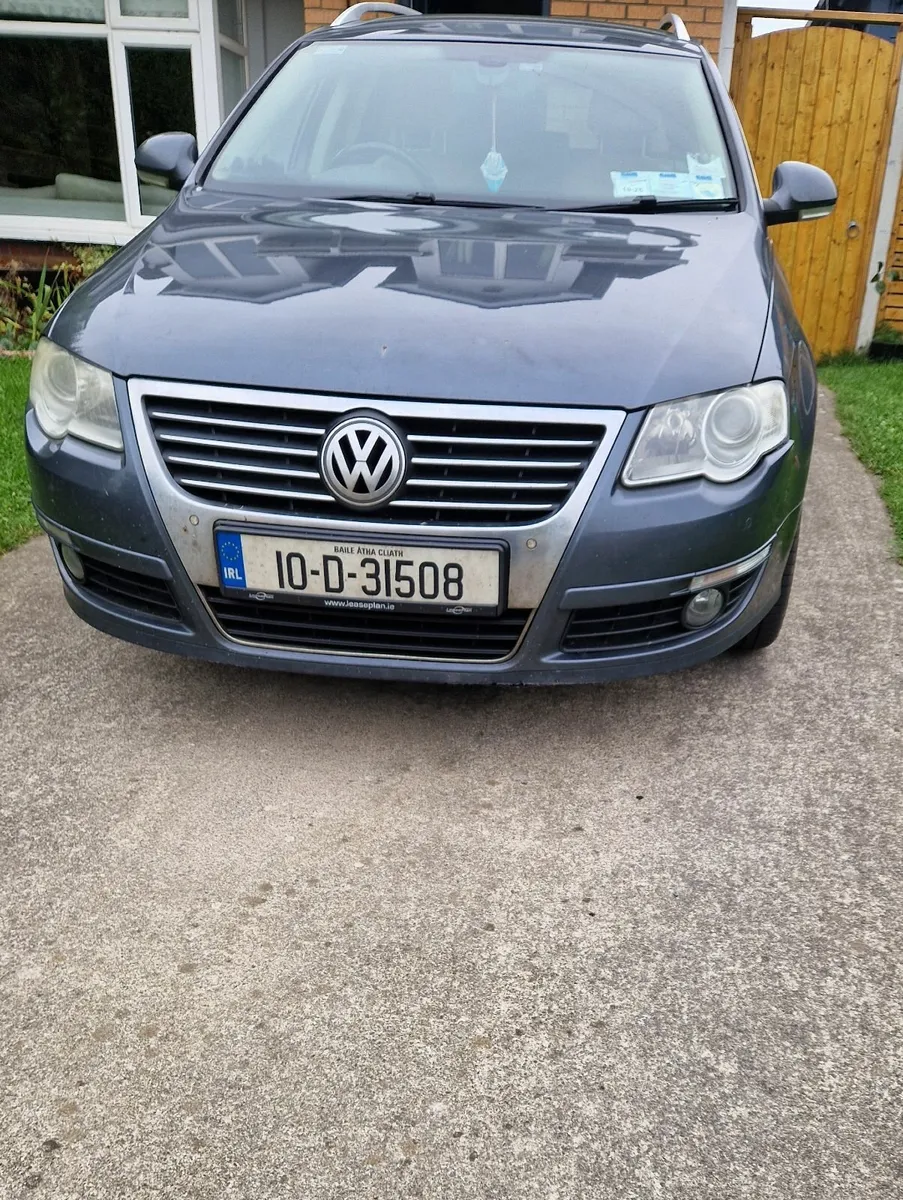 Volkswagen Passat 2010 - Image 1