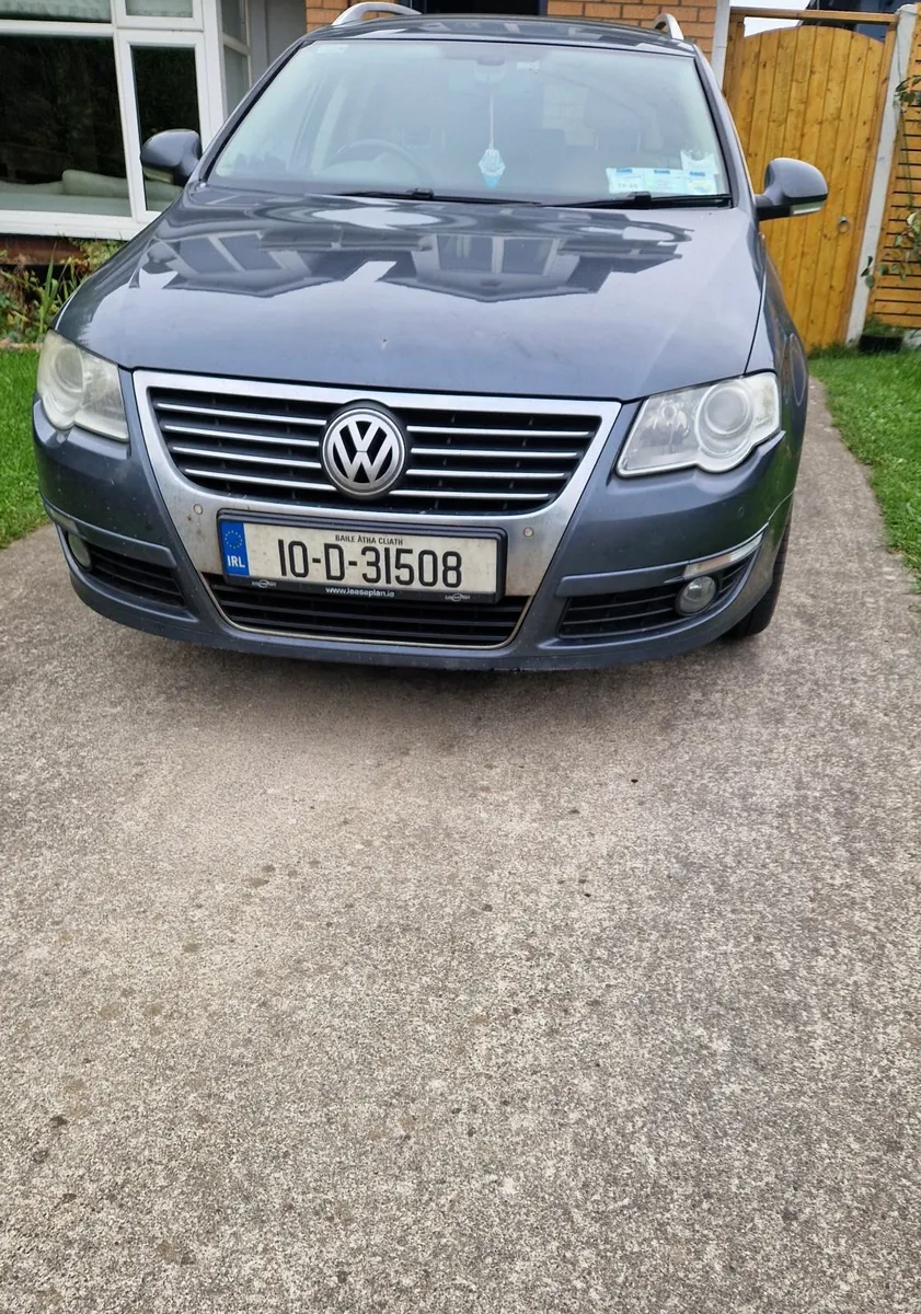 Volkswagen Passat 2010 - Image 2