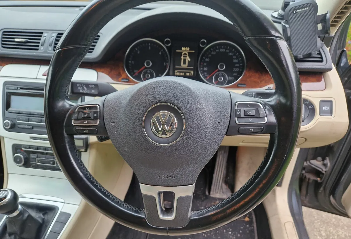 Volkswagen Passat 2010 - Image 3