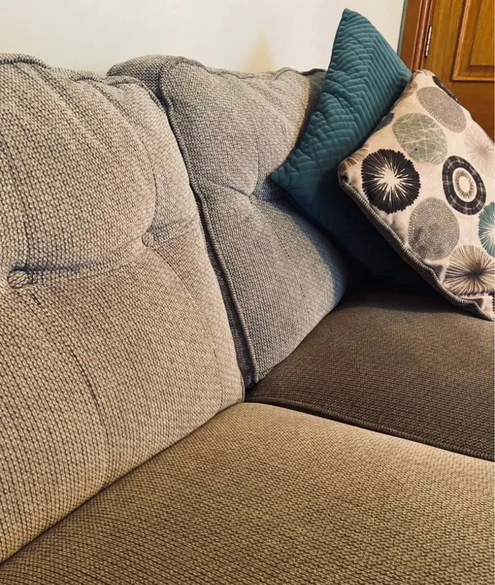 Couches - Image 4